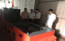 新寧客戶(hù)來(lái)廠(chǎng)考察蓄電池電機(jī)車(chē)