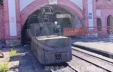 云南架線式電機(jī)車進(jìn)入信號燈顯示區(qū)應(yīng)怎么操作？